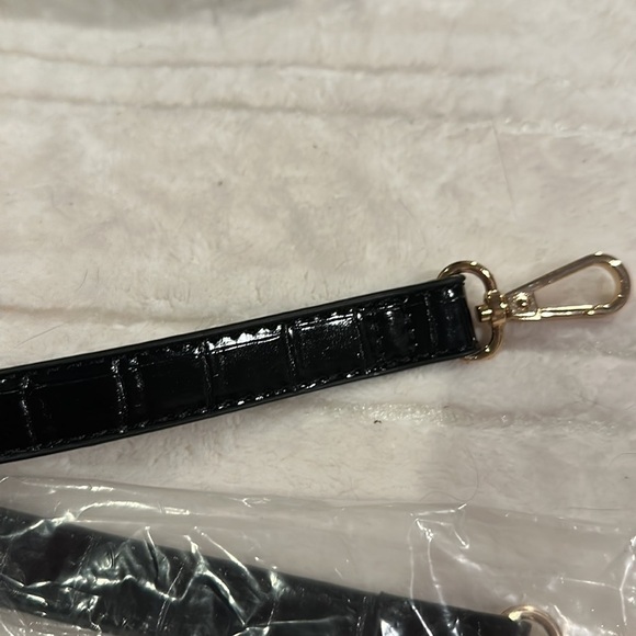 Croco- embossed black bag - 2 straps one for crossbody and one shoulder strap - Picture 8 of 9
